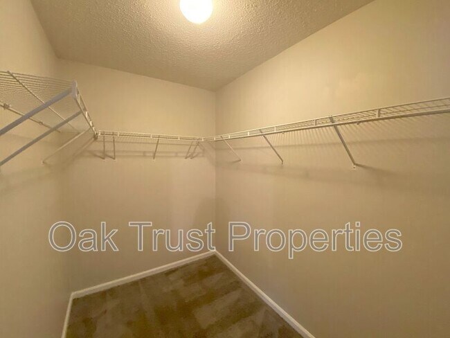 Building Photo - 411 Brookfield Ln