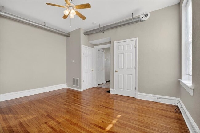 Building Photo - South Side Star