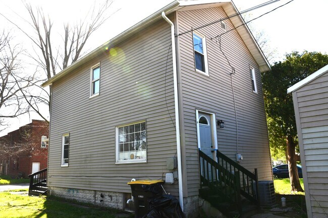 Building Photo - NEW LISTING!!! 3 Bedroom House - MOVE IN SPECIAL