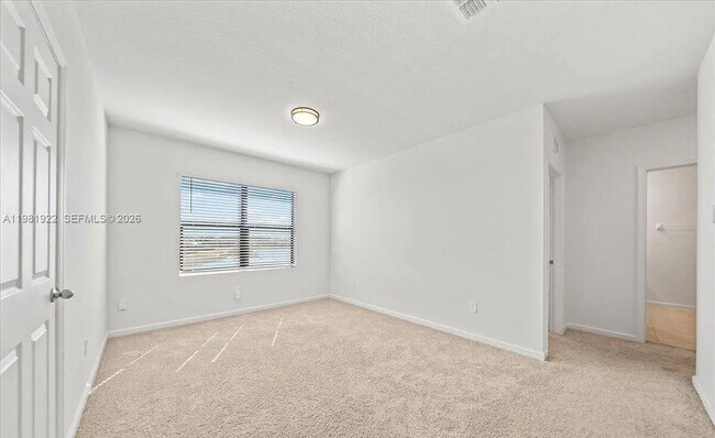 Building Photo - 870 Remington Green Dr SE