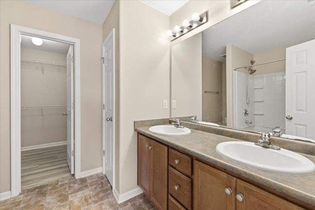 Building Photo - Beautiful 3BR Home in Lakeshore – Private Yard – Prime Port Wentworth Location