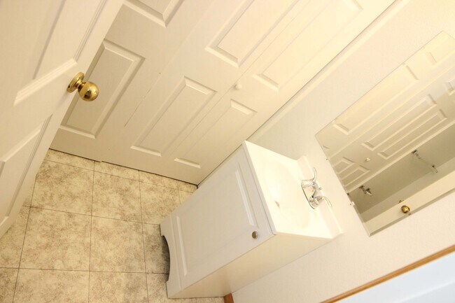 Building Photo - 3380 Saratoga St