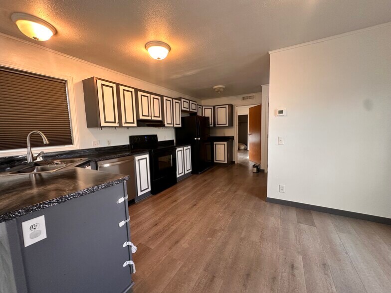 Building Photo - 22 Lapin St