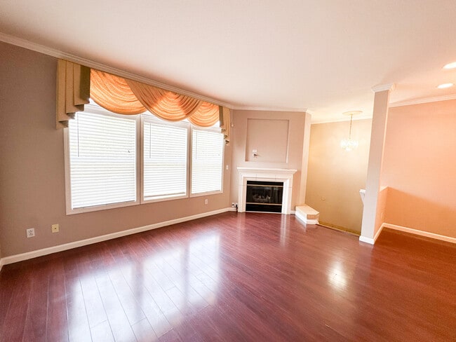 Building Photo - 3569 Langdon Common