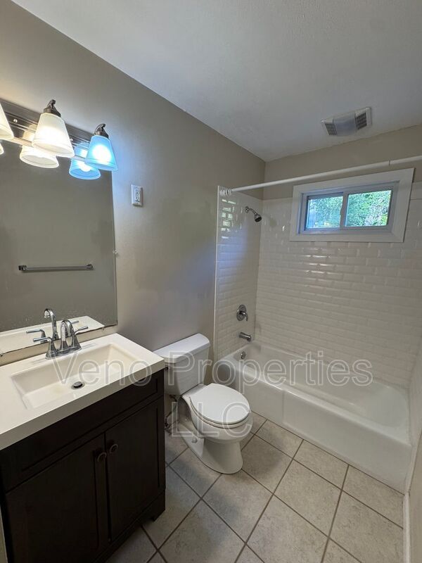 Building Photo - 72 Hathorn Blvd