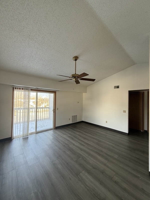 Building Photo - 2210 Valley Rd