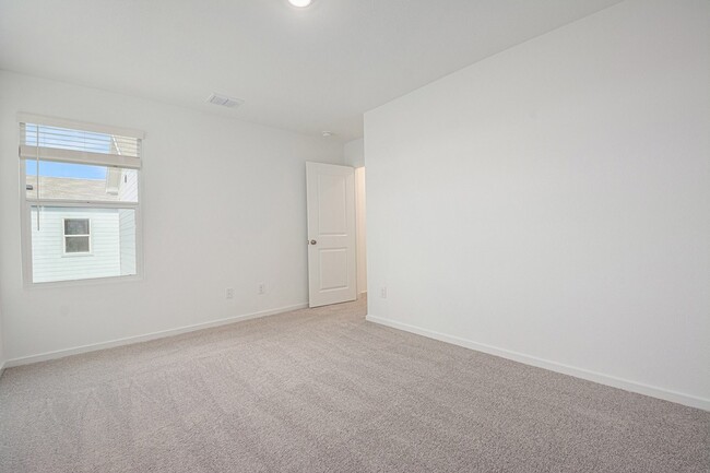 Building Photo - 911 Sandhill Crane Ln