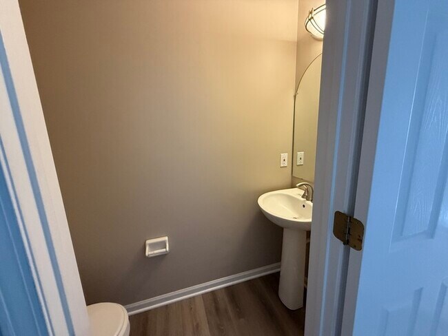 Building Photo - Updated 3 Bed, 2.5 Bath Home