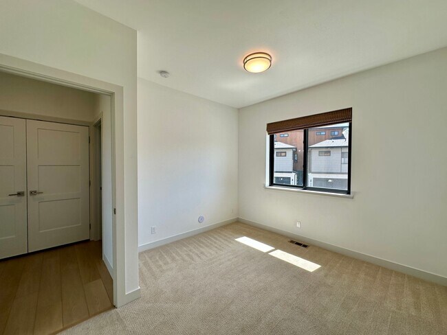 Building Photo - 4757 Kona Dr