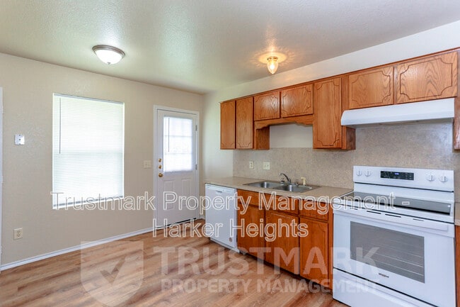 Building Photo - 4005 Madison Dr