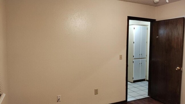 Building Photo - 2706 5th Ave