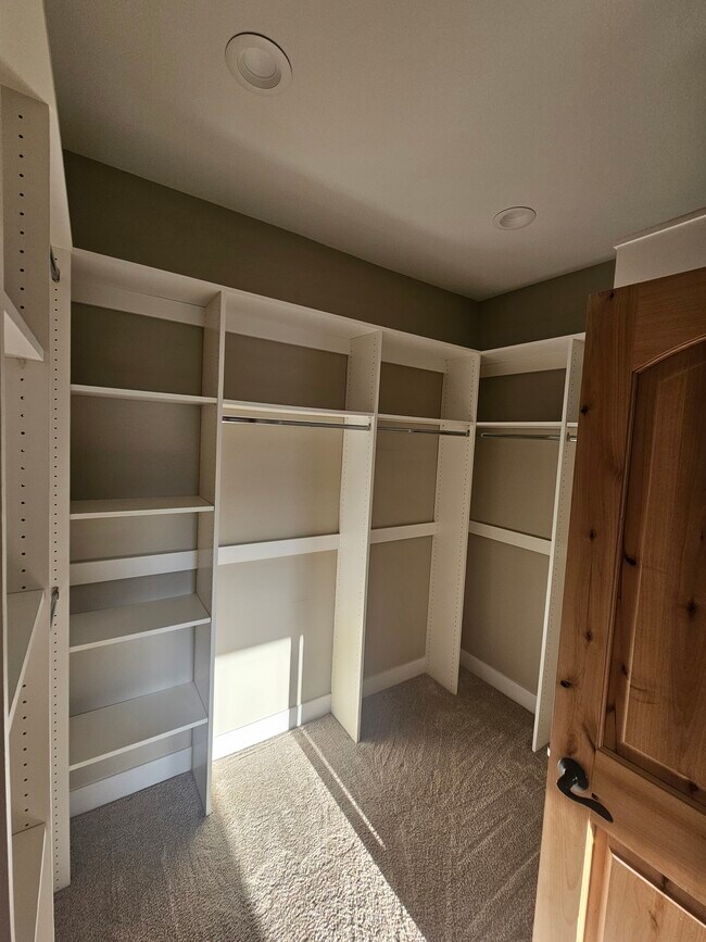 Building Photo - 14 Eagletail Dr