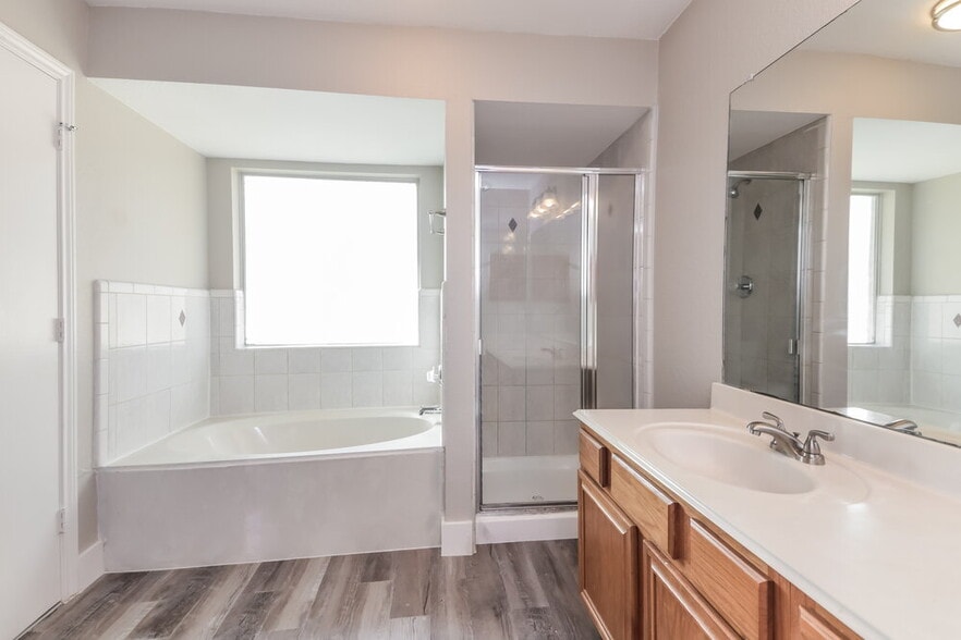 Building Photo - 7713 Dockside Dr