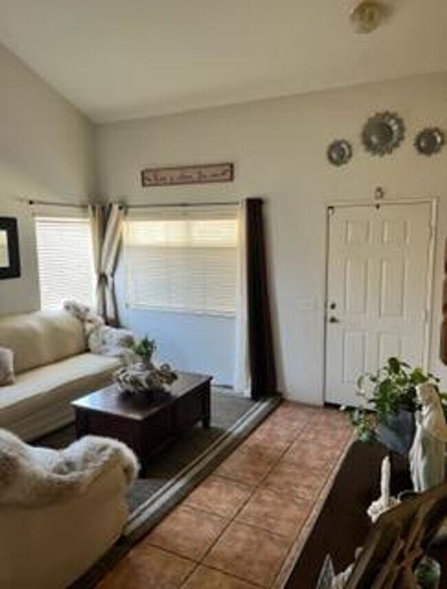 Building Photo - Cul de sac