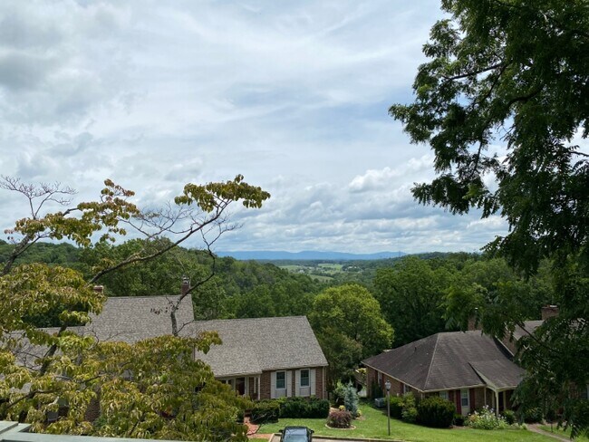 Building Photo - 385 Sherwood Ave