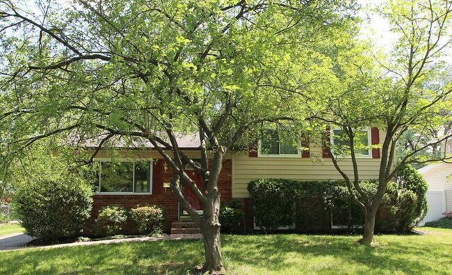Building Photo - Rare Rockville Find! Upgraded 4BR/2.5BA Home with Fenced Yard – Pets Welcome!