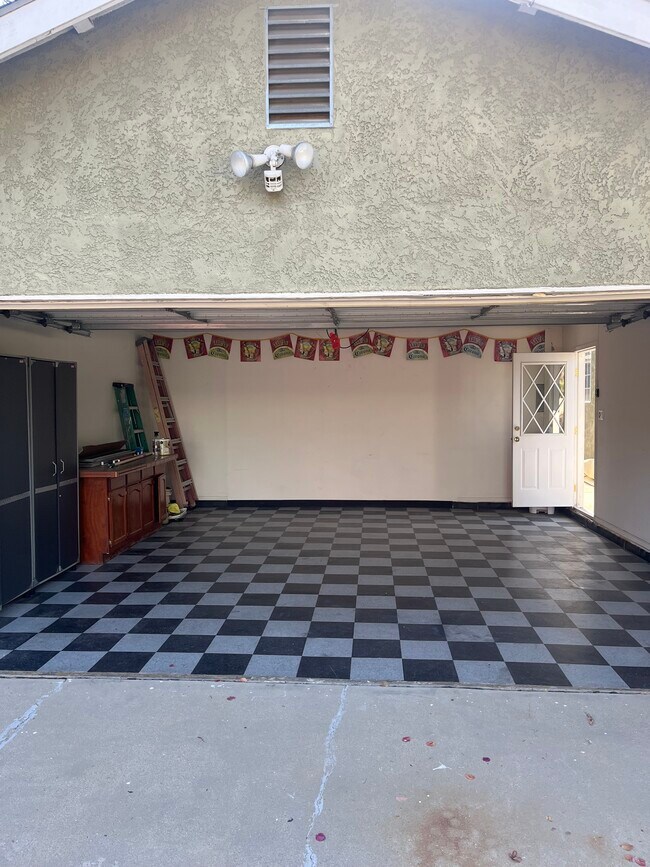 Building Photo - 6442 W 86th Pl
