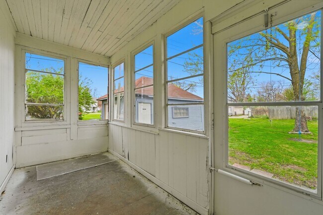 Building Photo - Charming 3BR with Garage & Updates