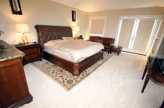 Building Photo - LUXURY 4 BEDROOM BELLEVUE HOME IN ‘THE SUM...