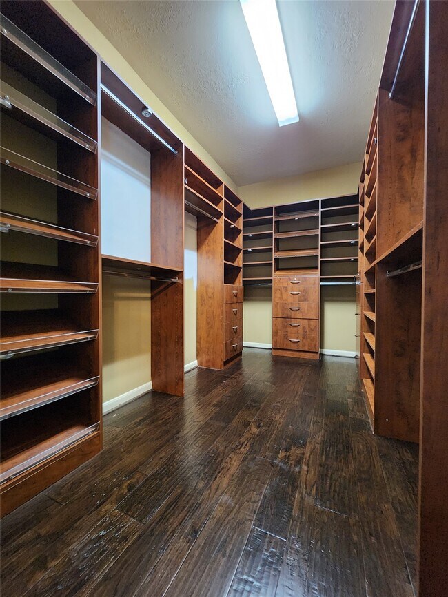 Building Photo - 16935 Jelly Park Stone Dr