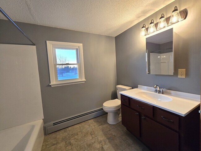 Building Photo - 19 Chapman Ave