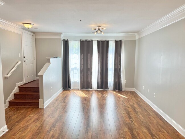 Building Photo - POTOMAC CLUB - SECONDS TO STONEBRIDGE - EASY REVERSE COMMUTE TO QUANTICO