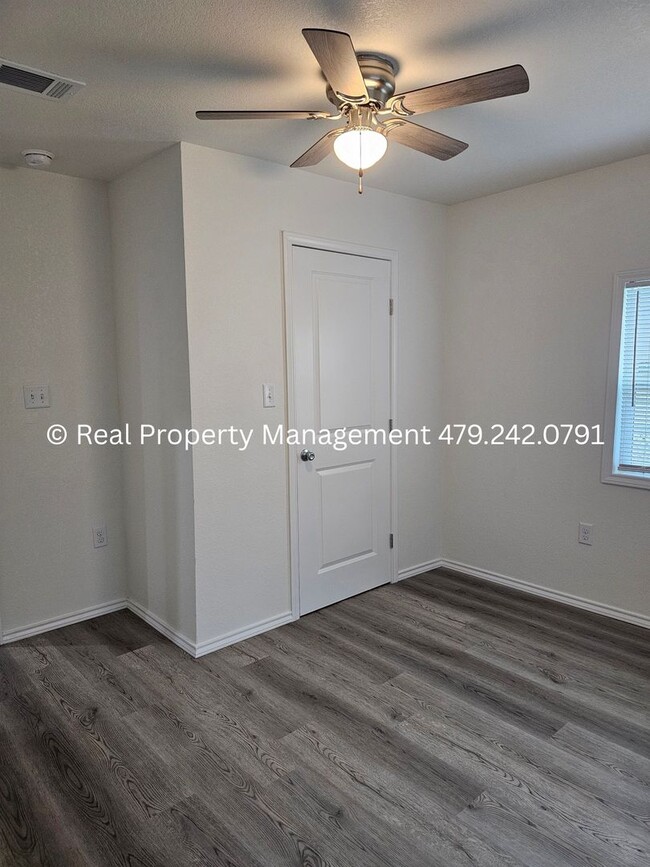 Building Photo - 407 Hemlock St