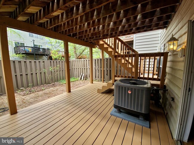 Building Photo - 1037 Lexus Way