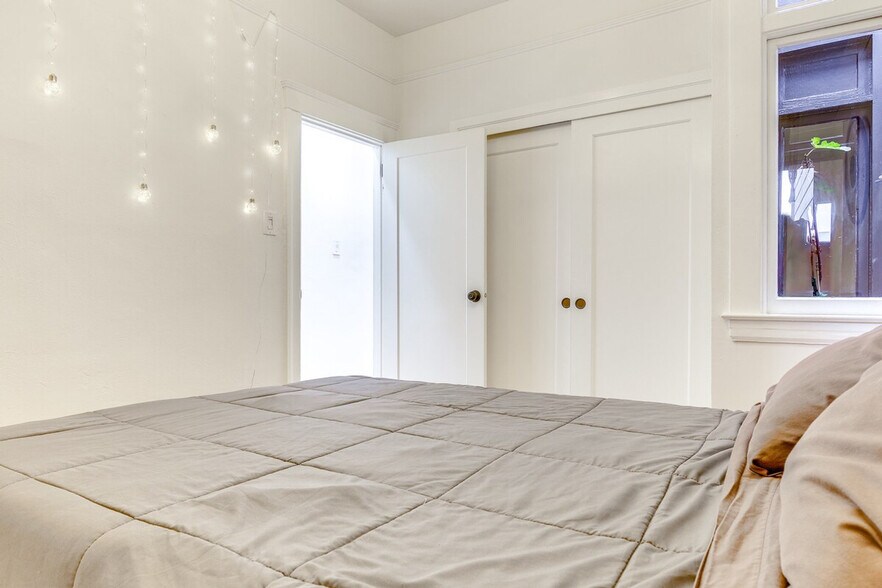 Building Photo - 3232 Divisadero St