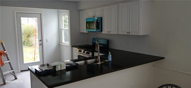 Building Photo - 183 Thorncliffe Dr