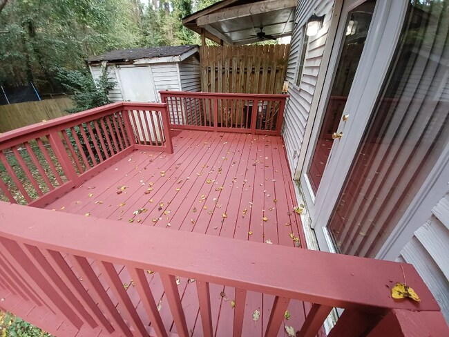 Building Photo - 8893 Roberts Dr