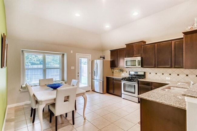 Building Photo - 720 Ann Taylor Dr