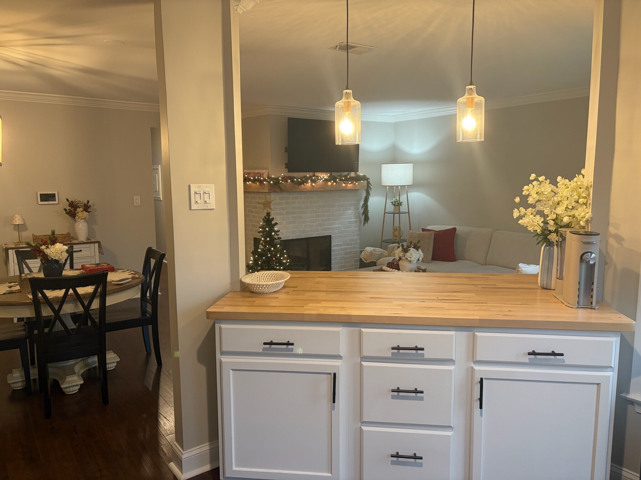 Building Photo - 7602 Lakeside Village Dr