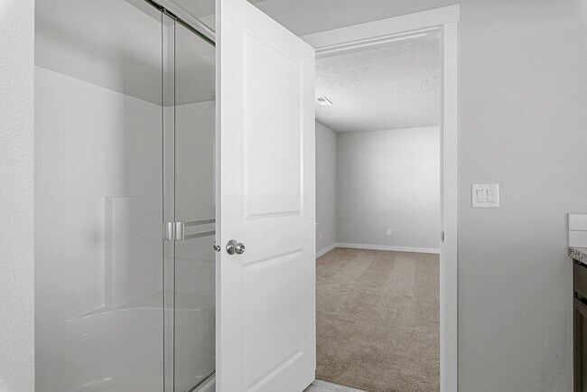 Building Photo - 3 Bed 2.5 Bath + Loft & Office located in the Greyhawk Subdivision