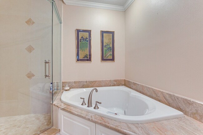 Building Photo - 166 21st Ave N