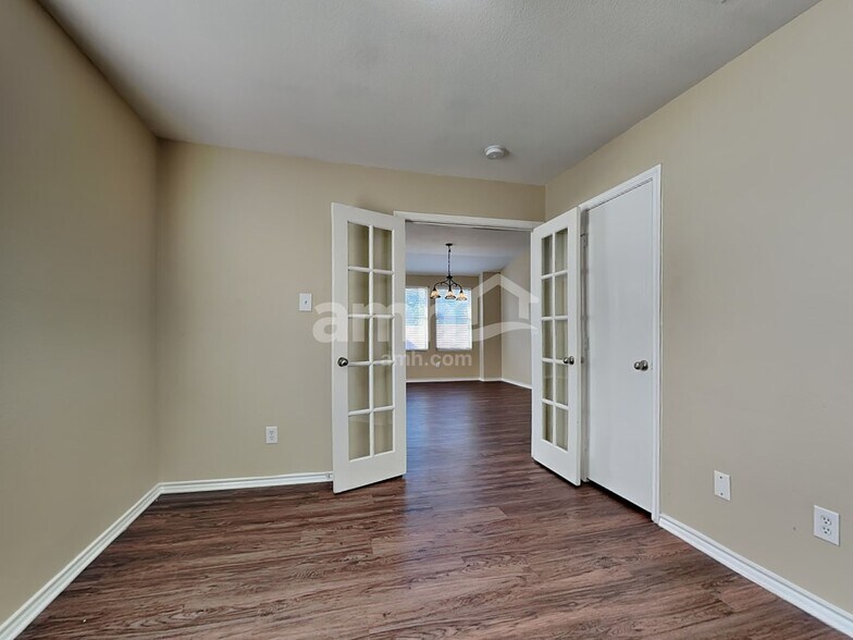 Building Photo - 101 Long Prairie Dr