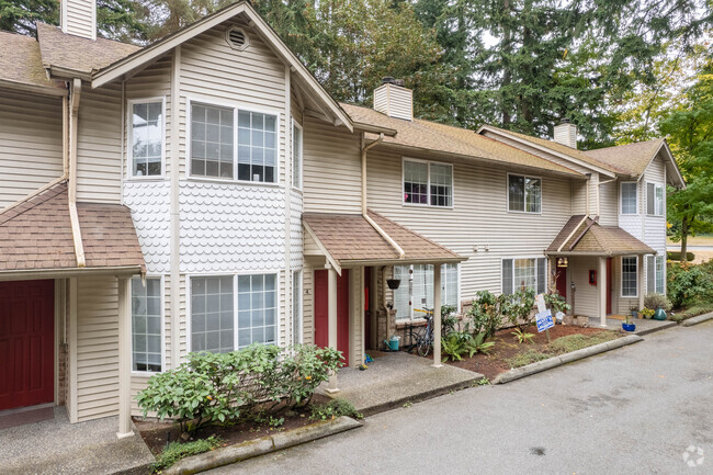 Exterior - Hill Crest Condominiums