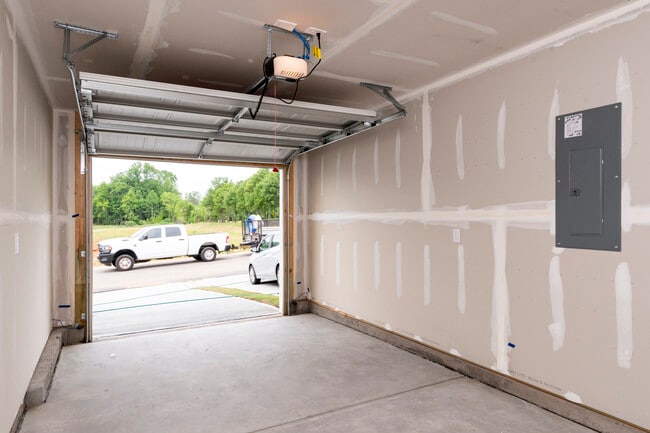 Building Photo - 717 McKissick Dr
