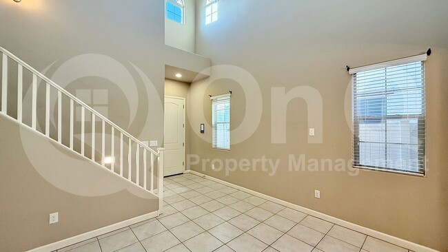 Building Photo - 1367 S Country Club Dr