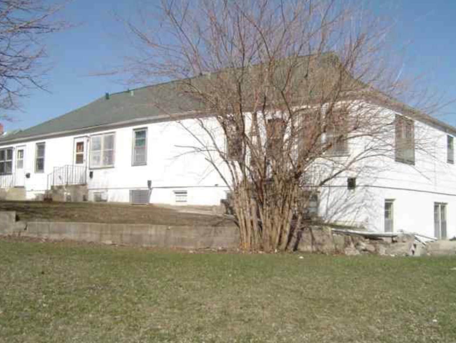 Building Photo - 104 2nd St
