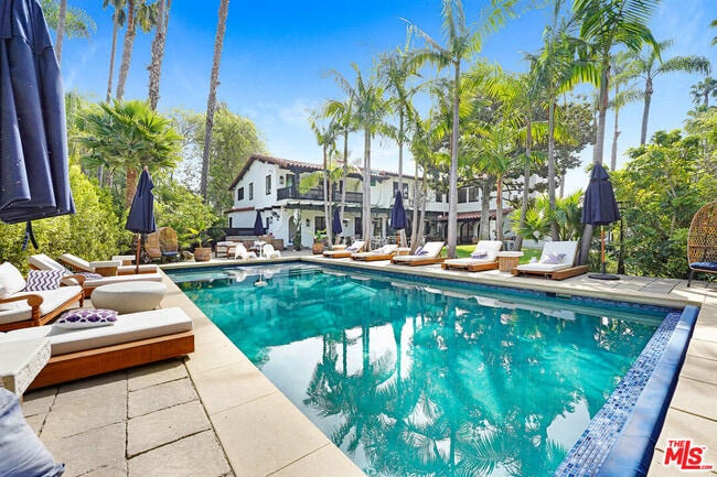 Building Photo - 9451 Sunset Blvd