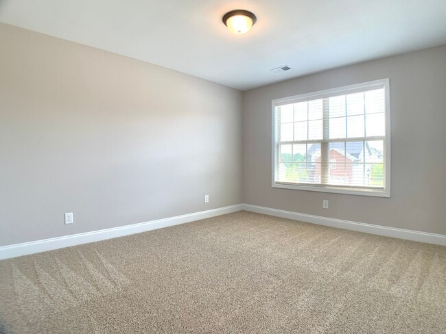 Building Photo - 733 Banister Dr