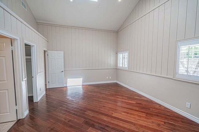 Building Photo - Valencia 4 Bedroom Home for Rent.