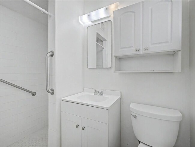 Building Photo - Charming 3-Bedroom Home with Spacious Yard & Versatile Storage!