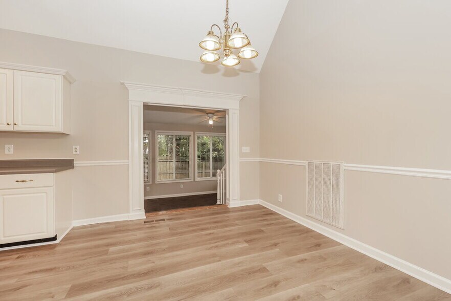 Building Photo - 3019 Overhill Ct