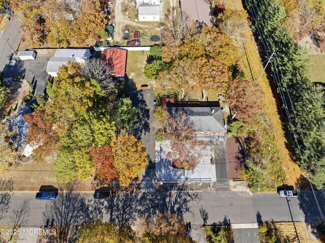 Building Photo - 218 Holly Ave