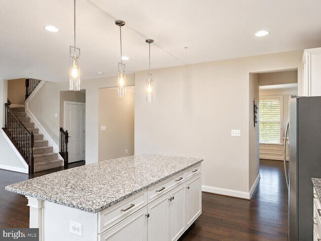 Building Photo - 3348 Burton Dr