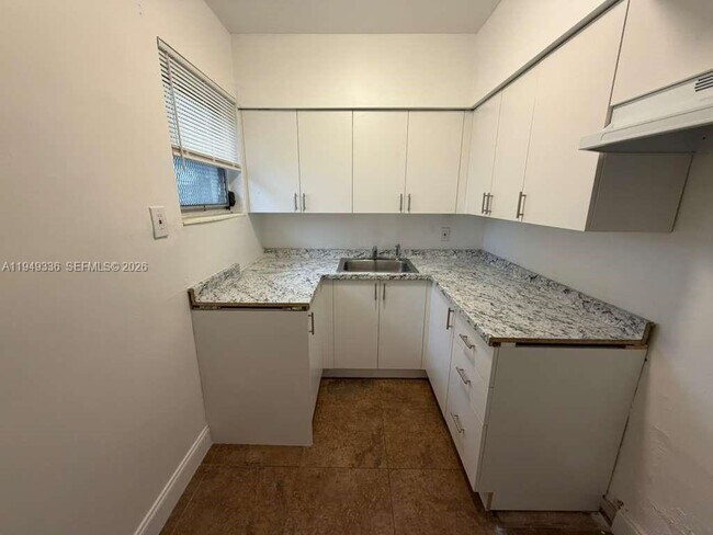 Building Photo - 12605 NE 13th Ave