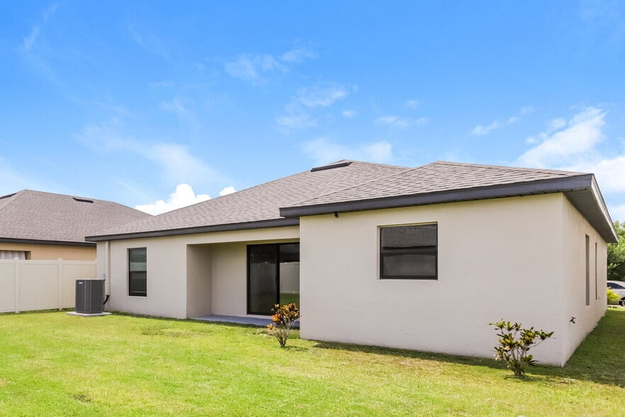 Building Photo - 1714 Chatham Green Cir