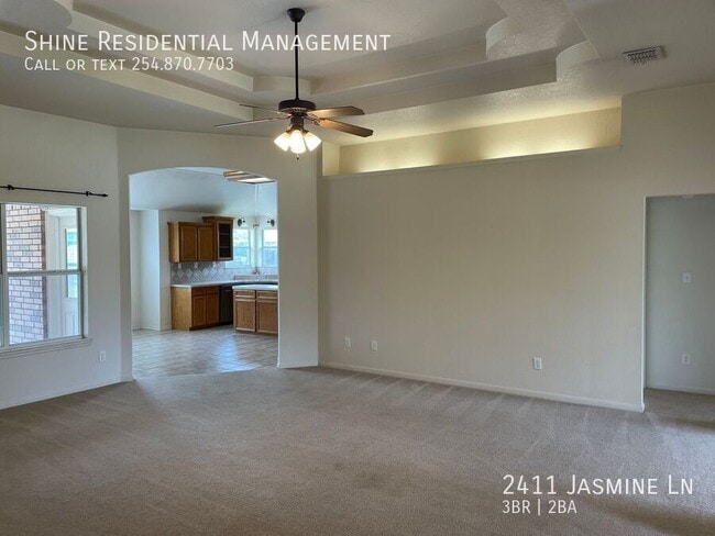 Building Photo - 2411 Jasmine Ln